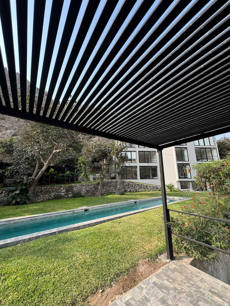 w Elegant 7BR Home w Pool in Santa Eualia