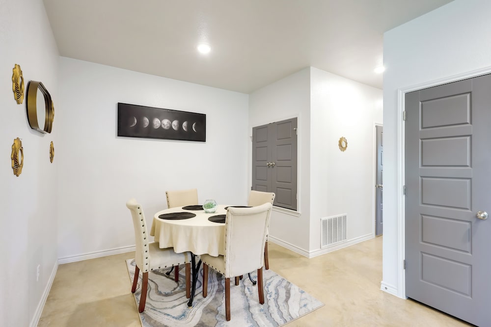 2 Mi to Downtown Temple: Pet-friendly Home w/ Yard