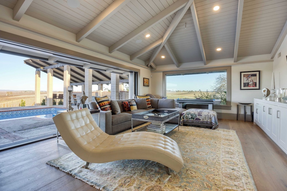 Private Pool, Firepit & Wine Room Near Top Paso Wineries Devi Ranch