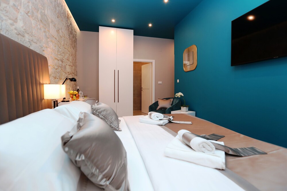 Riva Luxury Rooms
