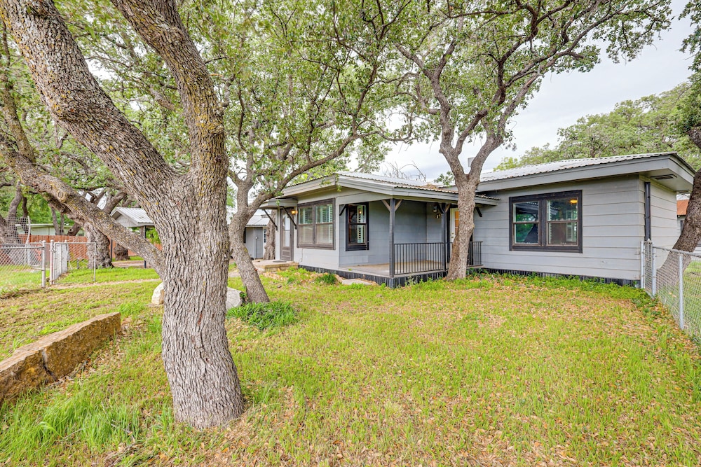 Deck, Hot Tub & Lake View: Brownwood Home!