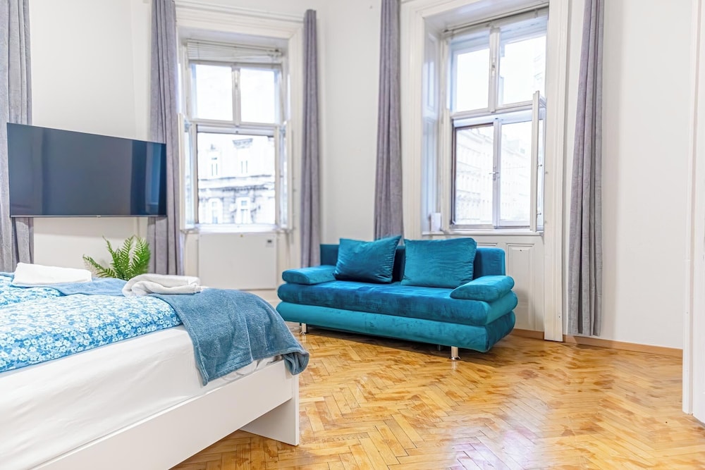 Spacious 2BR Apartment Near Stadthalle