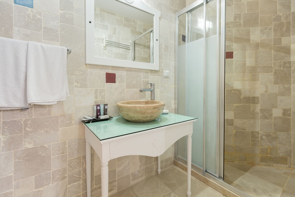 Alaroof Otel - Image 25