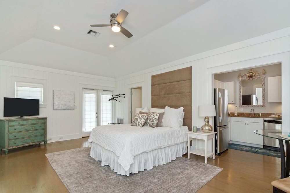 Golf Cart Screened-in Porch & Grill Station Close To Camp Watercolor 4 Bedroom Home by RedAwning view 3