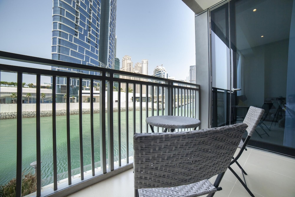Unit 209 52 42 Tower 1