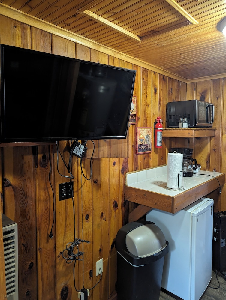 Ponderosa Pines Inn and Cabins