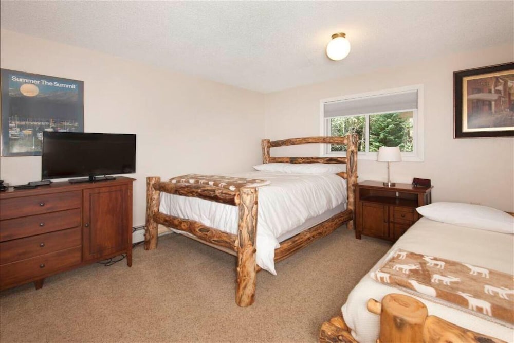 Lagoon 762b 3 Bedroom Townhouse by RedAwning