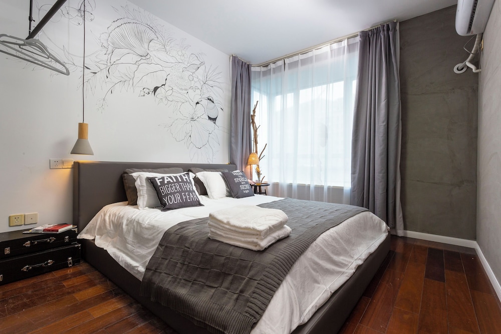 Shanghai Hills&Chuanyu Inn Near NECC 53-402
