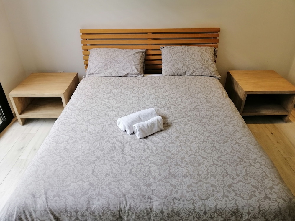 Luxurious flat with private garden view 3