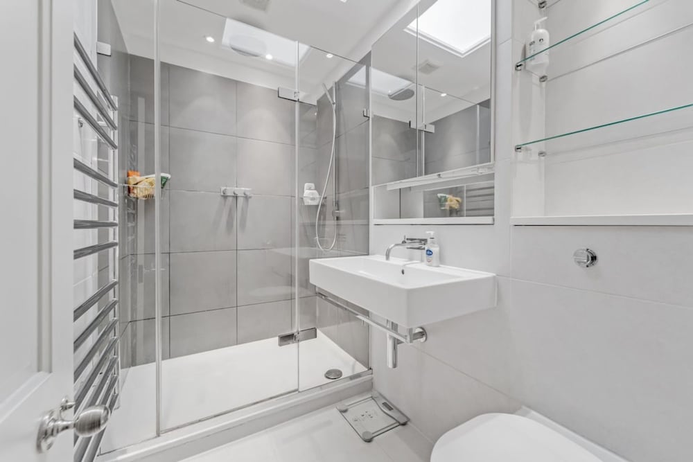 The Belgravia Place - Stunning Bright 2bdr Home