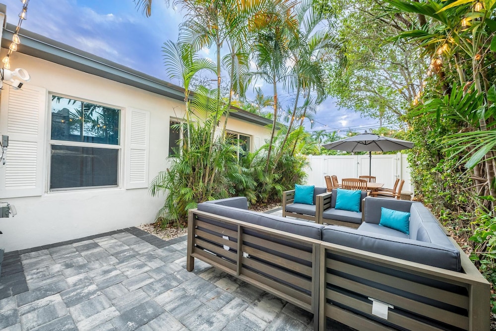 Uhost AI 4-unit Gem Mins to Las Olas Beach