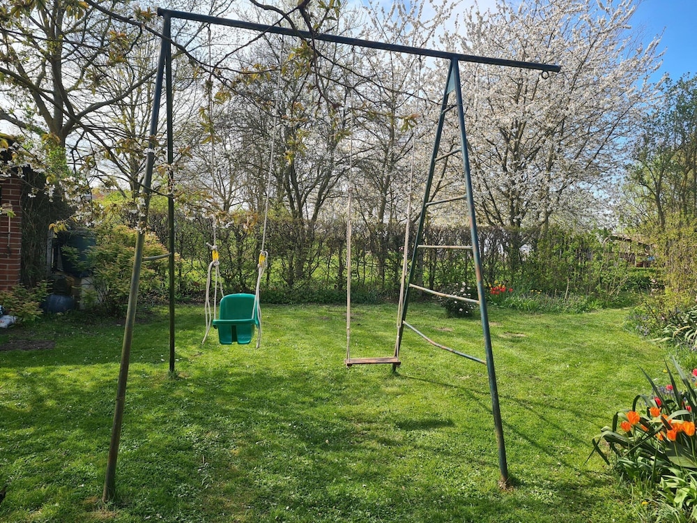 Retreat With Garden & Family Amenities