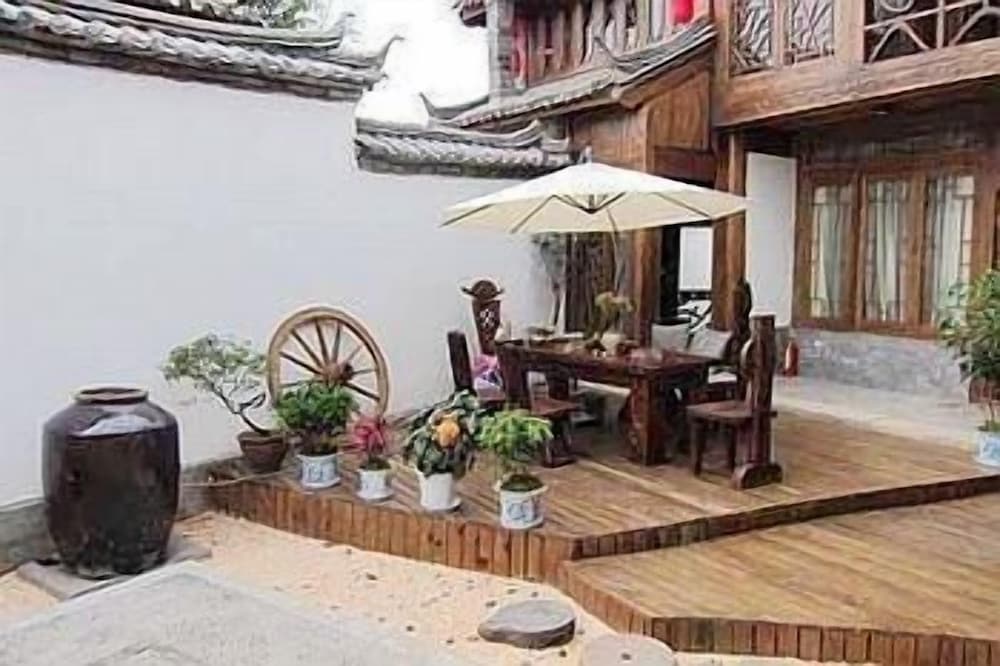 Lijiang on Road Mansion