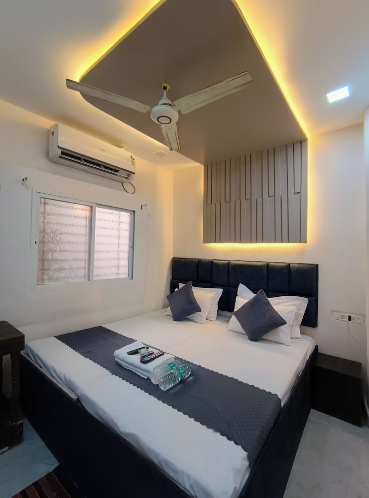 Shri Radha hotels
