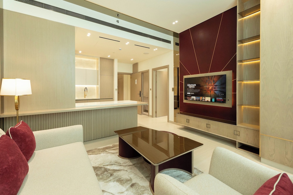 Binghatti Royale - Chic 1BR Retreat