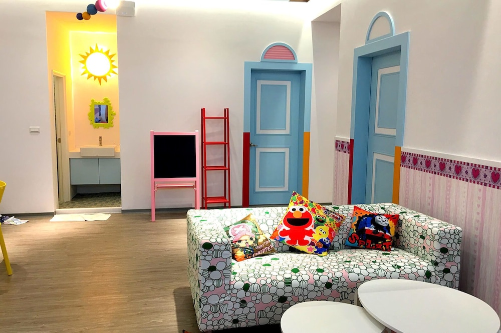 Poetic Castle-Family Theme Villa