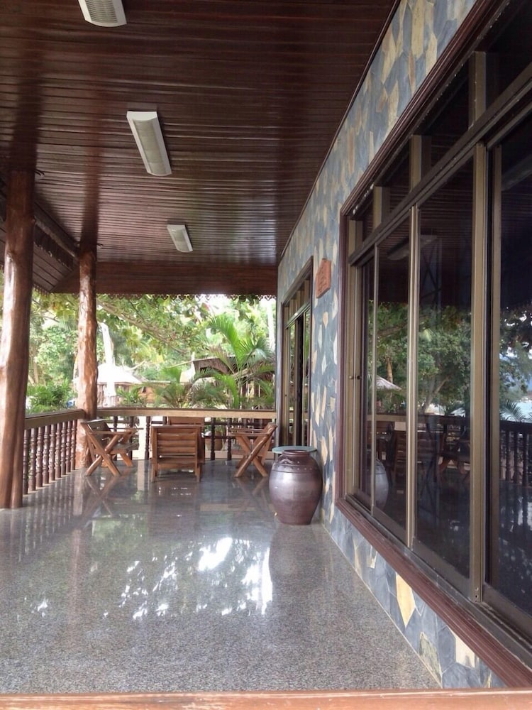 Baan Rim Lay Lipa Noi