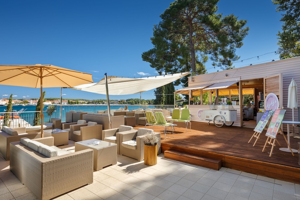 Isabella Island Hotel & Villas