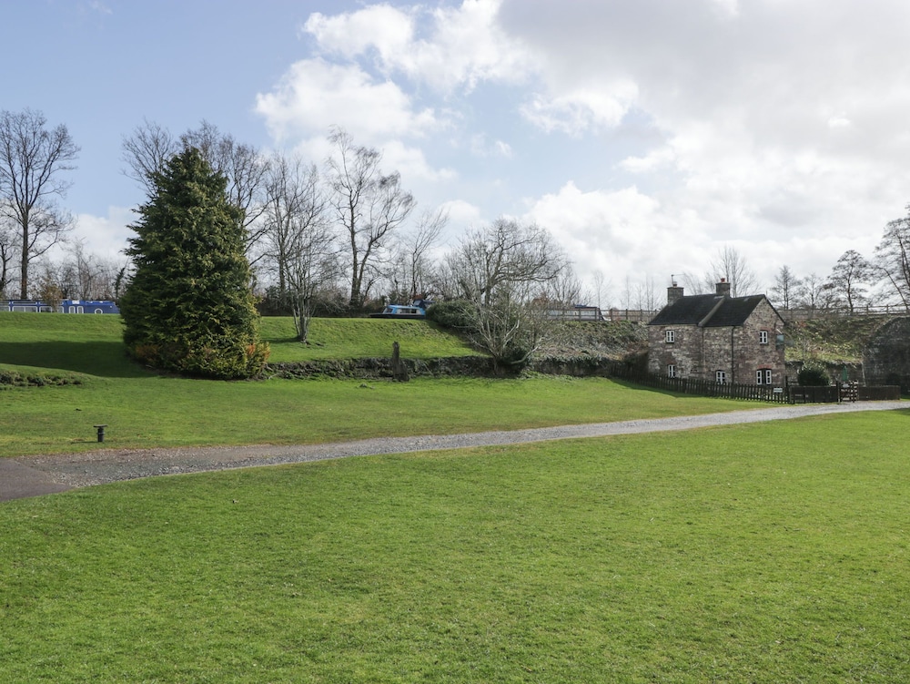 Aqueduct Cottage