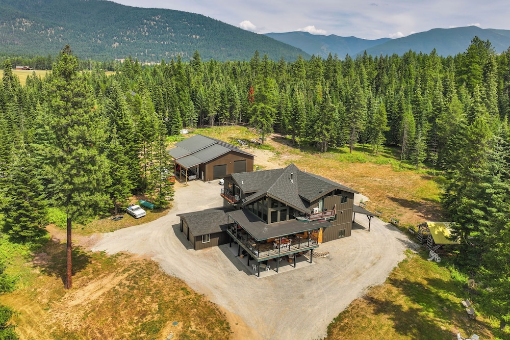 7 Mi to Boat Launch: Luxe Montana Family Home