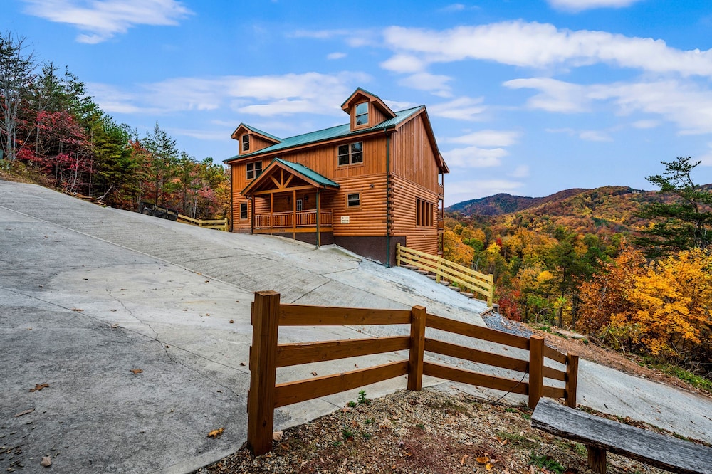 Exquisite Getaway w Indoor Pool Theater