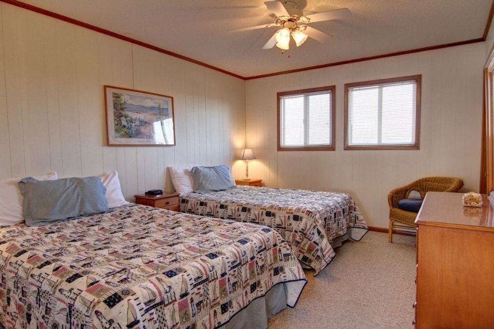 Eastside  3 Bedroom Home by RedAwning - Property Image 5