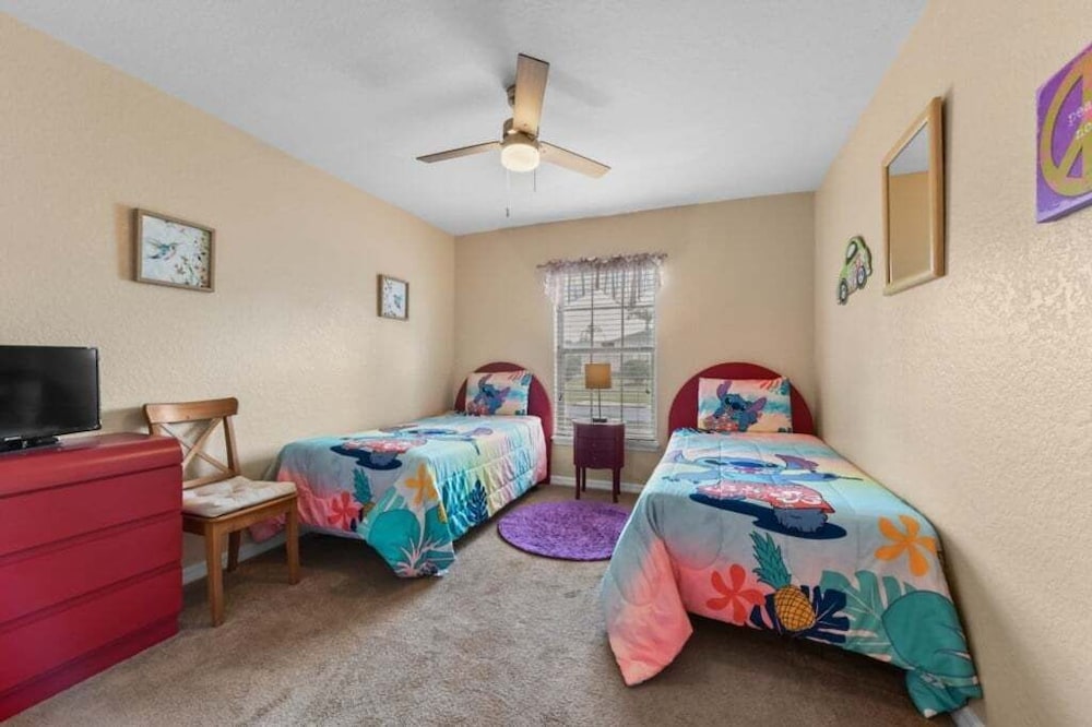 Reserve Retreat - Gated 4br With Pool Near Disney 4 Bedroom Villa