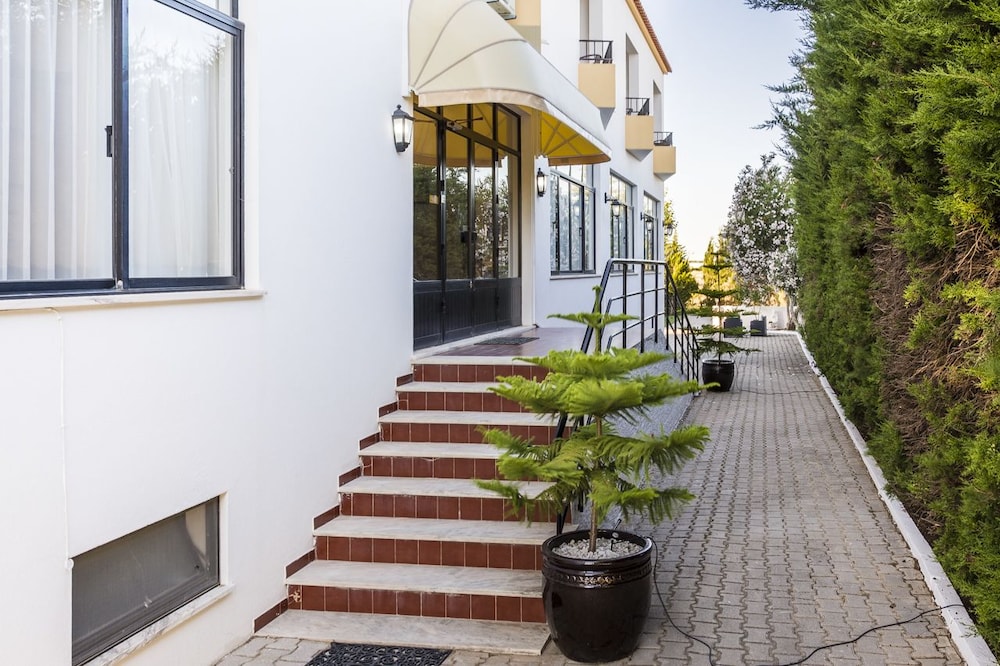 Hotel Manta Guest - Image 1