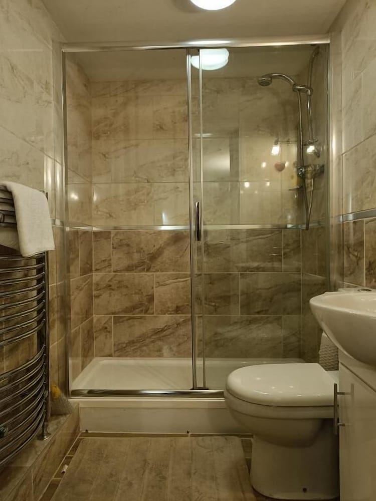 Mayville House Apartment