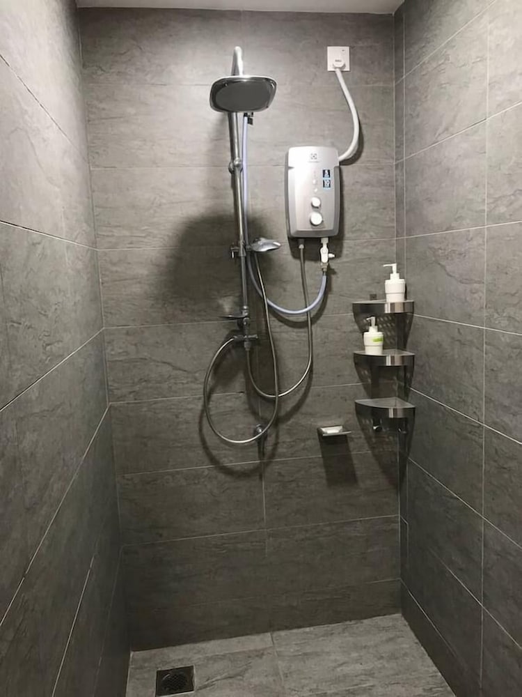 NEW Premium Homez Suite photo 8