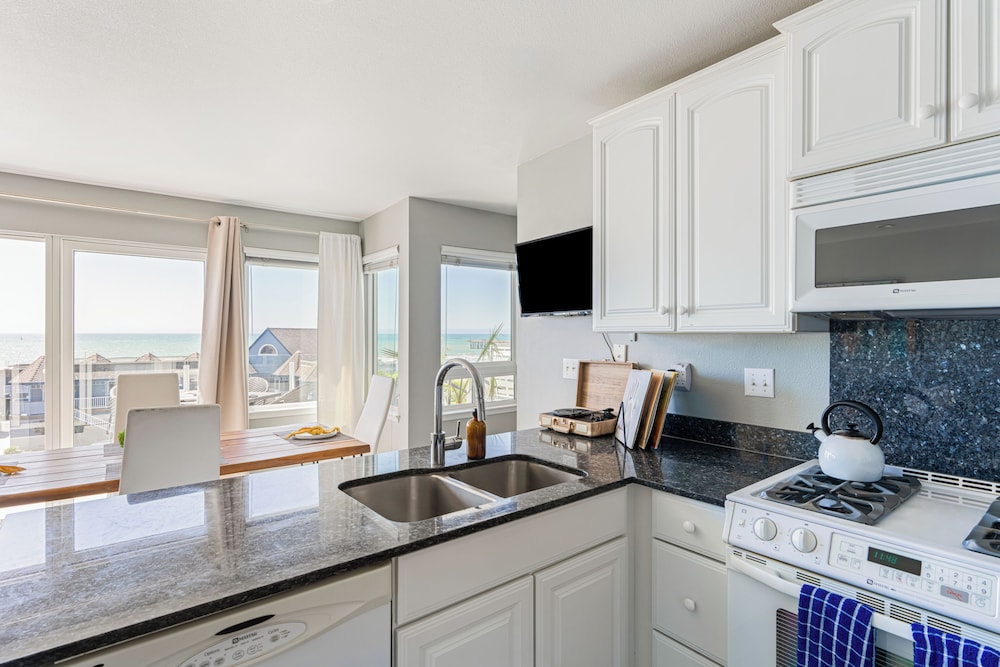 The Cayucan Bungalows by AvantStay Pet-Friendly Getaway Steps from Cayucos State Beach
