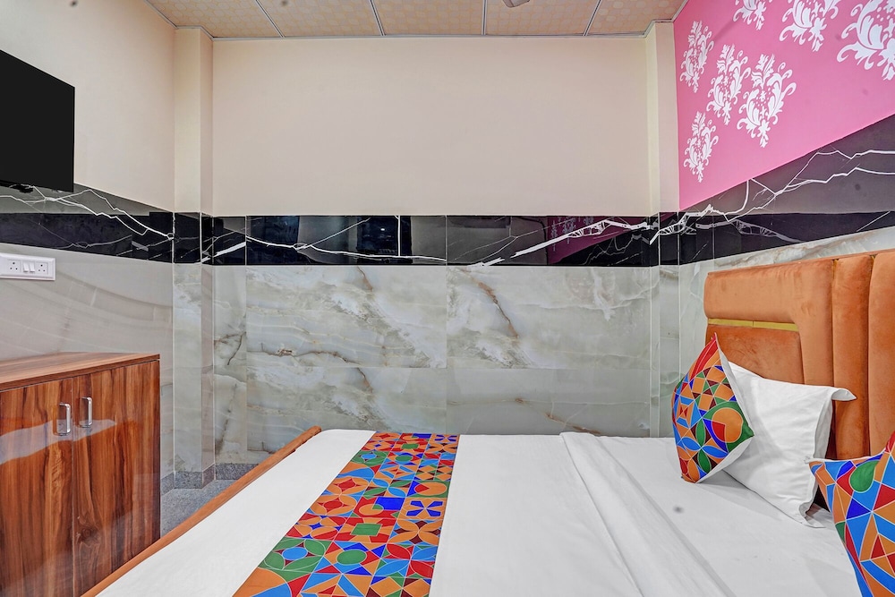 Fabhotel Royal Plaza 62
