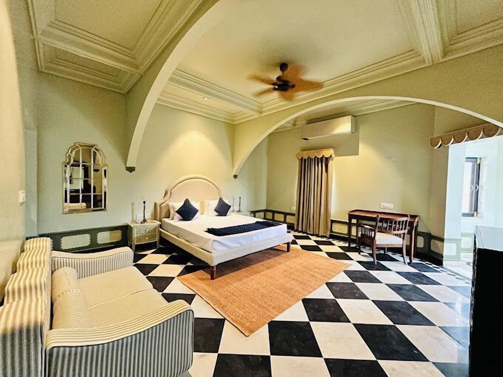 Daulatgarh Resort