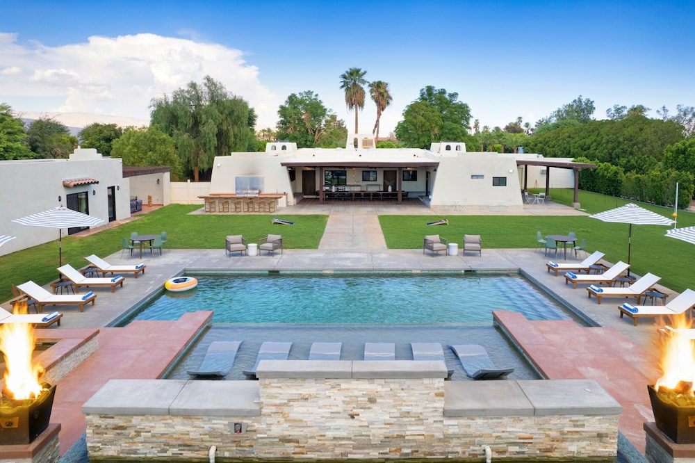 Sleeps 20! Architectural Mansion w/ Pool, Indoor Tennis Court, Game Room Starlight Estate by Avantstay view 2