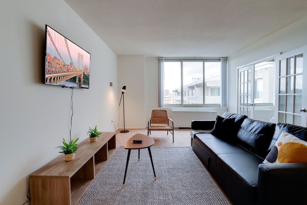 Airport Proximity- Apt in Crystal City