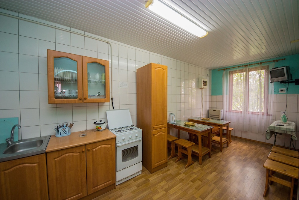 Guest House on Chernomorskaya Ulitsa