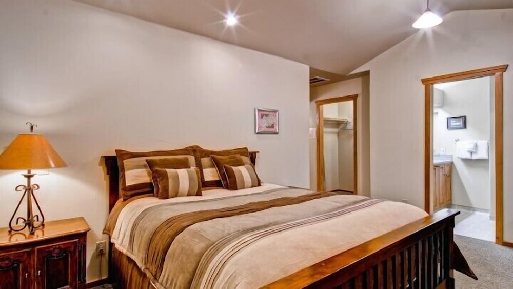 Scenic Wonders Yosemite Summit 5 Bedroom view 2