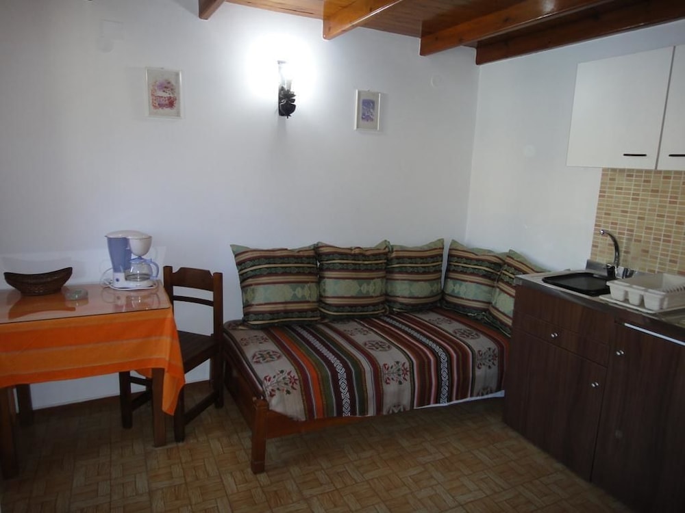 Captain's Suites