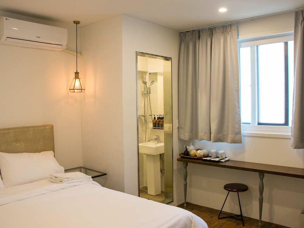 Hi Jun Guesthouse