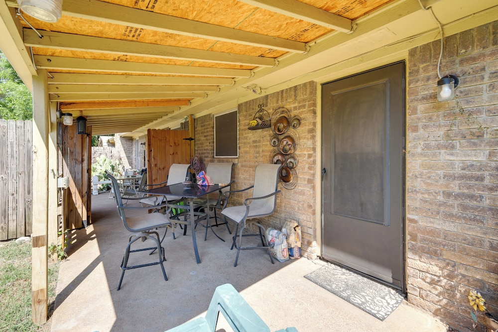 Walk to At&t Stadium: Game Day Home Base w/ Patio!