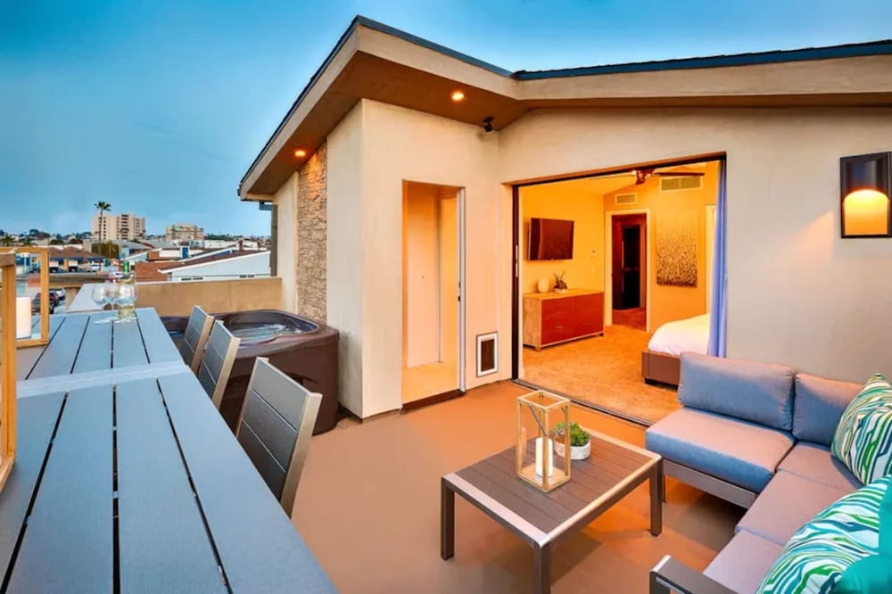 3 BR Roof Deck Ocean Views Hot Tub Beach Block