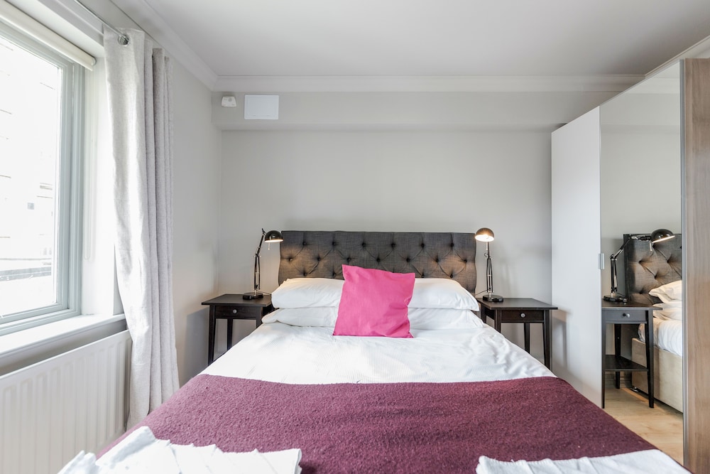 Hoxton 2 Bed Apartment by BaseToGo