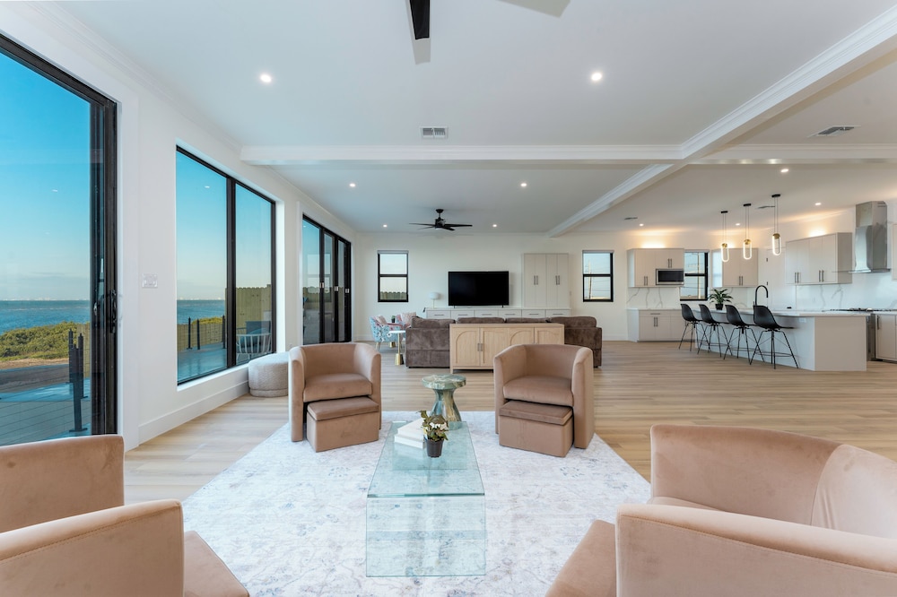 Spacious Bay
