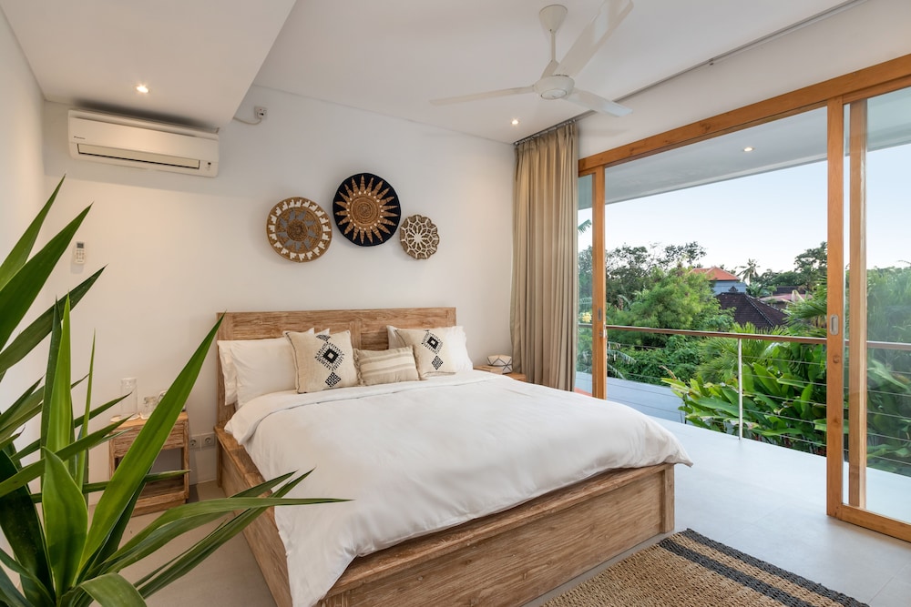 Beautiful Boho-chic 4br Tropical Villa in Pererenan Canggu