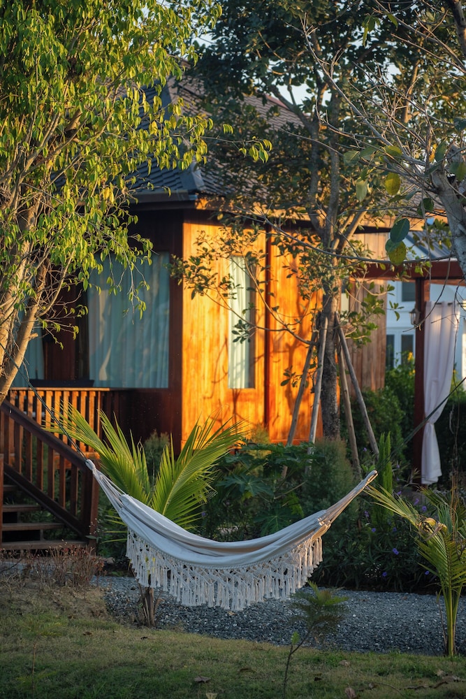 The garden pool villa resort at doisaket