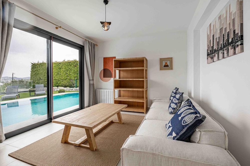 Stunning Villa With Private Pool and Luxuriest Views