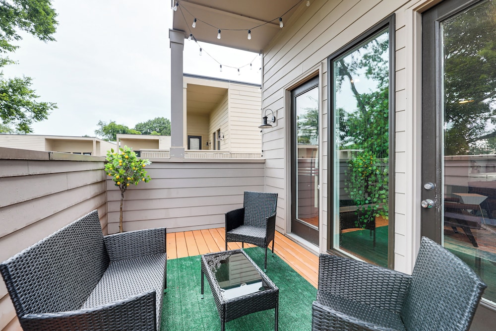 Pet-friendly Abode w/ Balcony in East Nashville!
