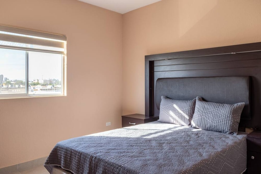 Apartment With Excellent In-town Location 2