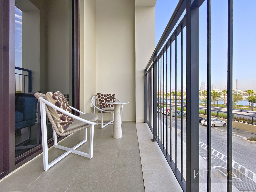 WelHome - Mesmerizing Sea & Burj Khalifa Views Apt at La Voile