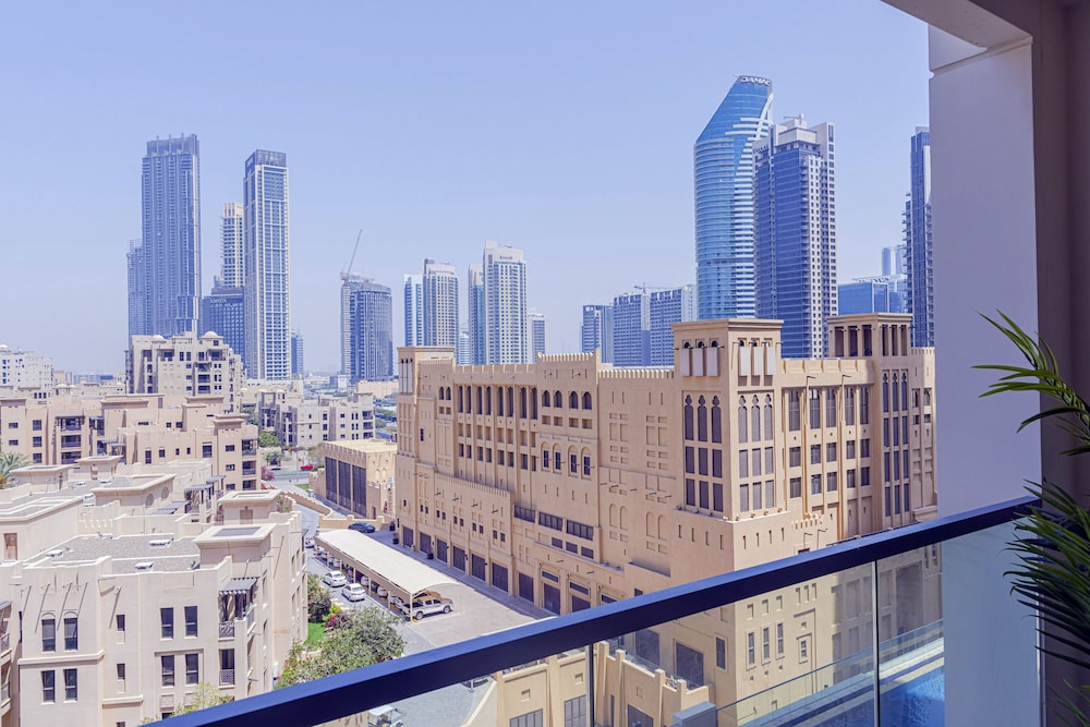 Art-inspired apartment amidst Downtown Dubai